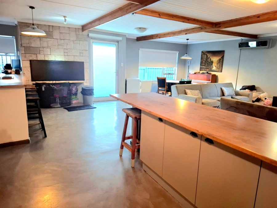 4 Bedroom Property for Sale in Oakdale Western Cape